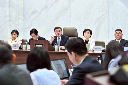2026年5月7日行政院長卓榮泰主持行政院性別平等會第35次委員會議。 _2_.jpg